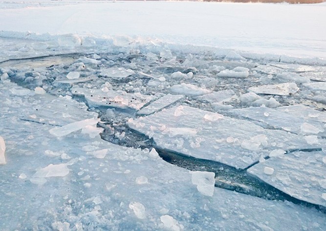 В Праге очевидец спас провалившегося под лед мужчину