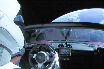 Ракета-носитель Falcon Heavy отправила в космос спорткар Маска