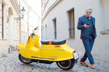 Технологичная легенда: в Чехии начались онлайн-продажи скутера Čezeta