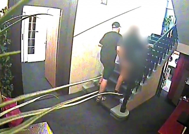 Полиция установила личность «ловеласа», обворовавшего даму в пражском отеле