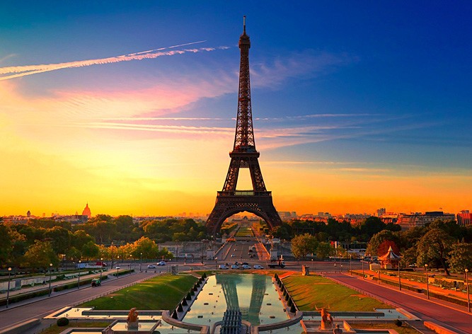 Эйфелеву башню окружат стеной из пуленепробиваемого стекла