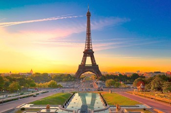 Эйфелеву башню окружат стеной из пуленепробиваемого стекла