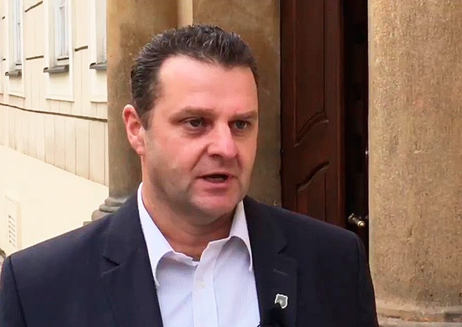 Демократия в действии: чешский коммунист Ондрачек покинул свой пост