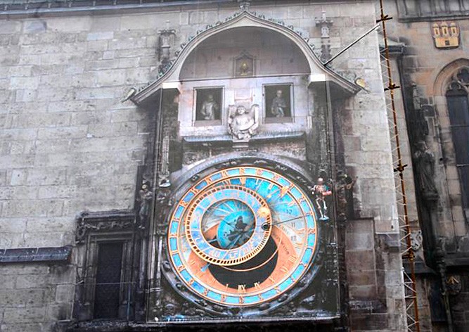 Знаменитый пражский орлой заменили электронной копией