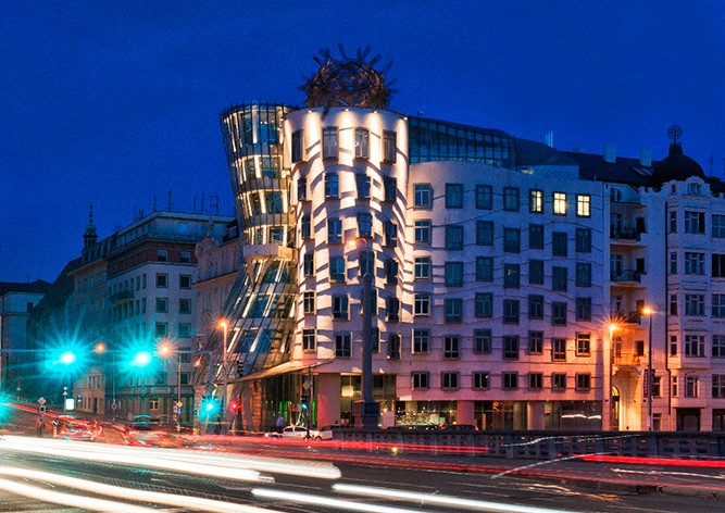 Танцующий дом в Праге позеленеет в честь Дня святого Патрика