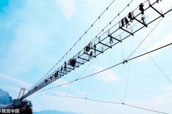 В Китае открыли самый высокий в стране стеклянный мост