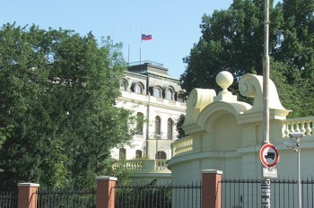 Чехия обдумывает возможность высылки российских дипломатов из-за Скрипаля