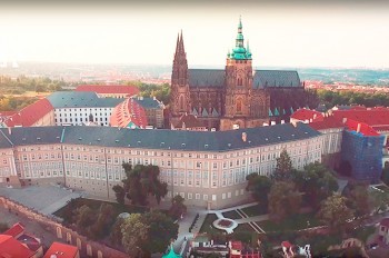 Видео: летняя Прага в сверхчетком разрешении