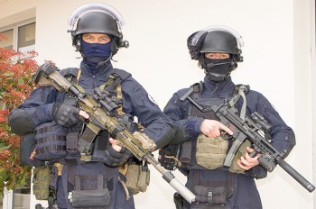 Три человека погибли при захвате заложников во Франции