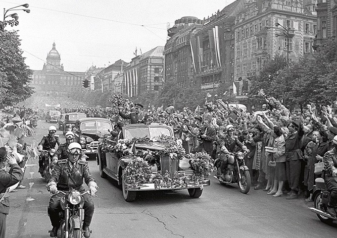 Как Юрия Гагарина встречали в Праге: фото