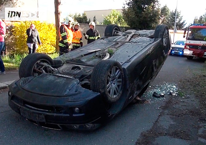 В Праге пьяный иностранец перевернулся на своем BMW