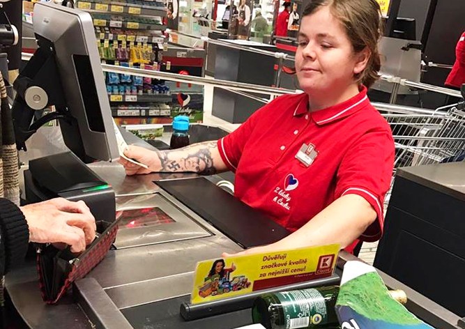 «Нацистский супермаркет» породил бурю шуток в чешском Интернете