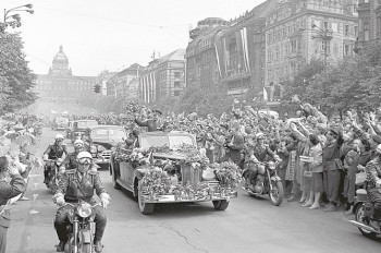 Как Юрия Гагарина встречали в Праге: фото