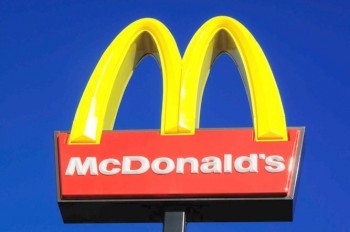 В Сети высмеяли новую униформу работников McDonald’s