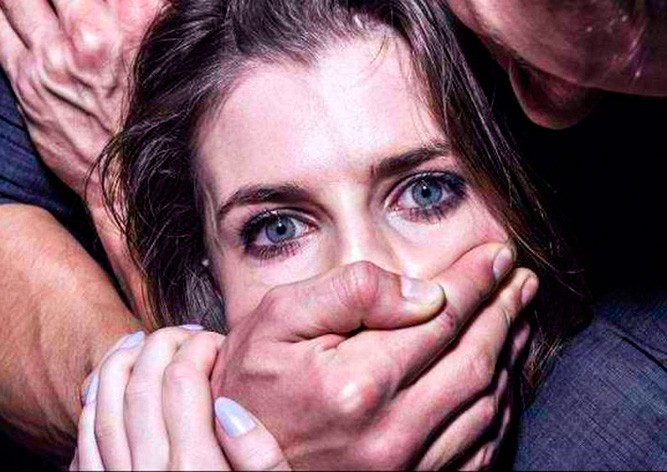 В Праге шестерых иностранцев обвинили в групповом изнасиловании