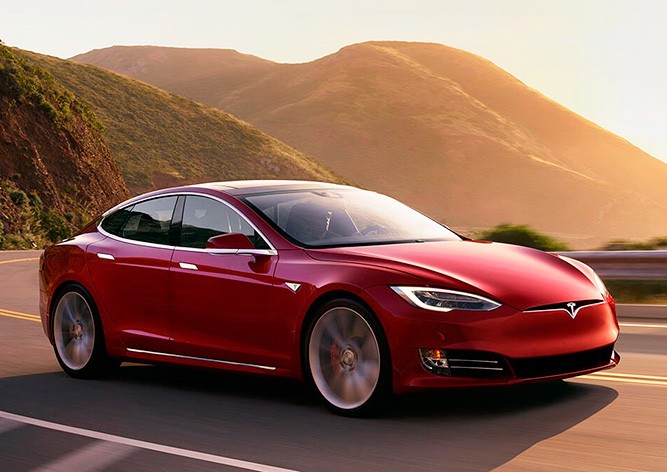 В Швеции открыли первую в мире дорогу, заряжающую электрокары на ходу