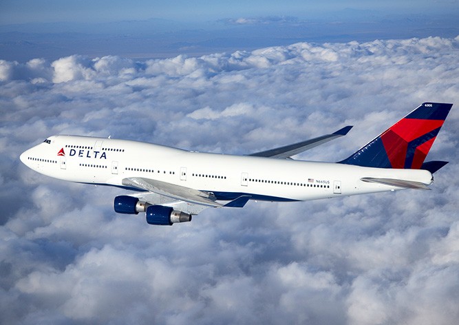 Пассажирку в аэропорту оштрафовали на $500 за выданное в самолете яблоко