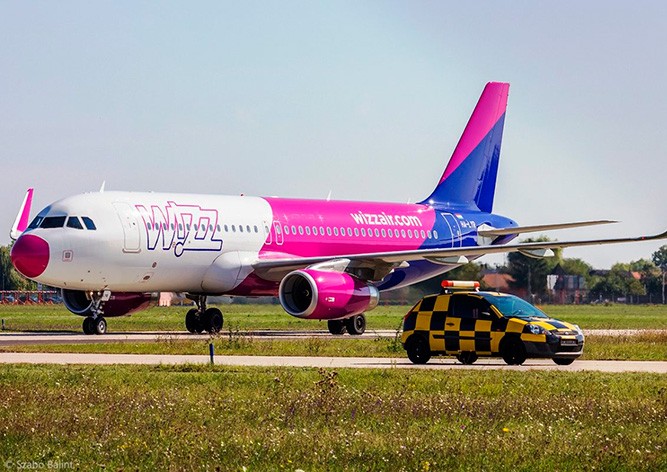 Самолет Wizz Air прервал взлет из-за вора