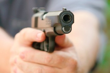 В Чехии психбольной открыл огонь по полицейским и застрелился