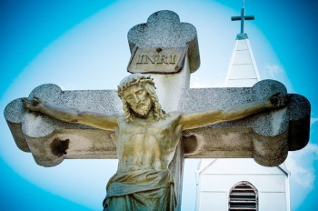 Почетные граждане Праги получат бесплатное место на кладбище