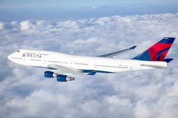 Пассажирку в аэропорту оштрафовали на $500 за выданное в самолете яблоко