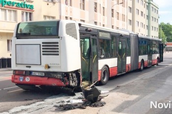 Два человека пострадали в ДТП с автобусом в Праге