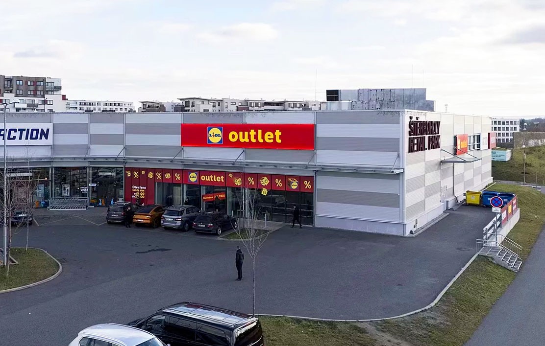Lidl закрывает свой аутлет-магазин в Праге. Он не проработал и полгода