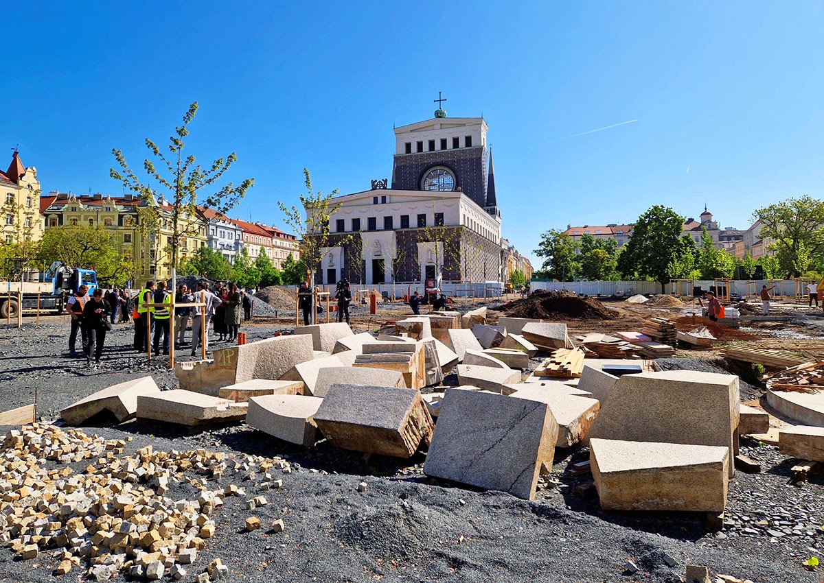 Реконструкция площади Jiřího z Poděbrad в Праге идет с опережением графика