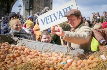 В воскресенье в Праге оживет забавная легенда Карлова моста