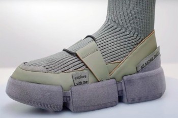 Чешская Škoda выпустила ботинки, похожие на носки с сандалиями