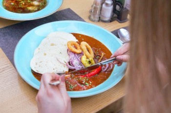 Названа средняя цена обеда в Праге и других городах Чехии