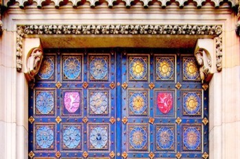 Магия старых дверей Праги: много фото