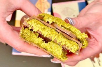 Феномен дубайского шоколада привел к мировому дефициту фисташек