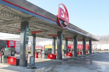 В Чехии на заправке пропал подросток-иностранец. Спустя несколько часов его нашли мертвым