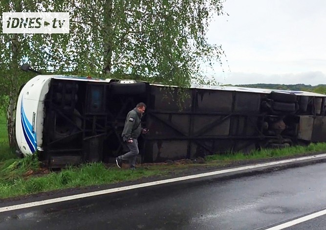 В Чехии перевернулся автобус с детьми: есть пострадавшие