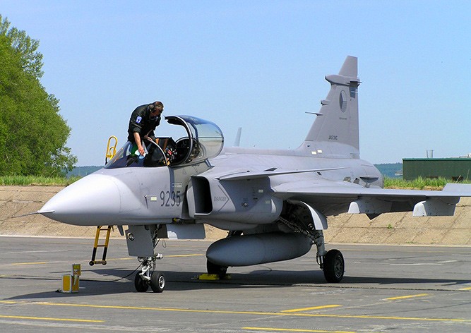 Жителей Чехии пригласили посетить действующую авиабазу