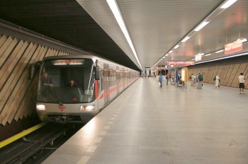 В метро Праги произошли две трагедии за один день