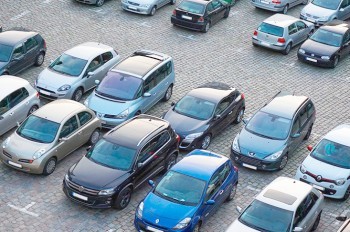 В Праге мошенники требовали деньги за бесплатную парковку