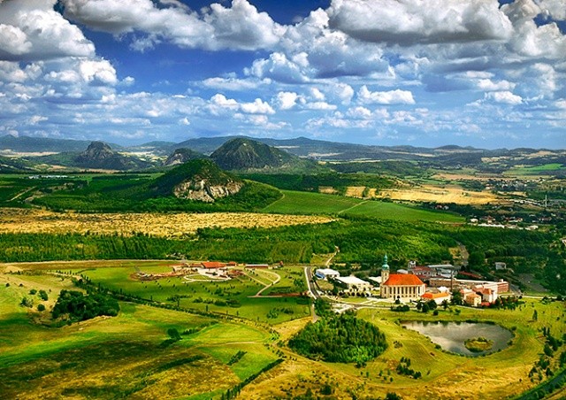 Синоптики: Чехию ждут теплые и солнечные выходные