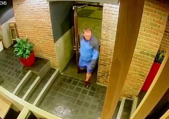 Полиция Праги разыскивает насильника: видео