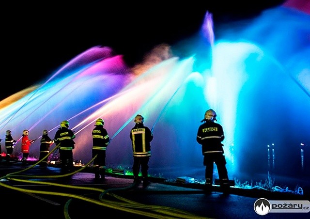 Реку в центре Праги превратят в поющий фонтан