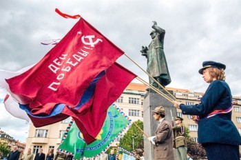 Герой или оккупант: памятник Коневу в Праге дополнят пояснительной табличкой