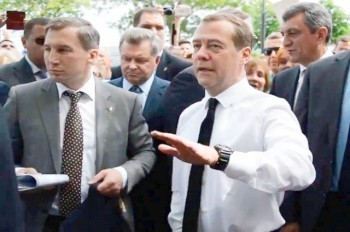 Героине мема «Денег нет, но вы держитесь» подняли пенсию на 450 рублей