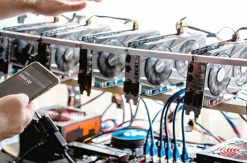 В Чехии депутат-пират попался на майнинге в служебной квартире