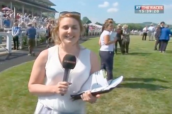 Репортер остановила испуганную лошадь в прямом эфире: видео