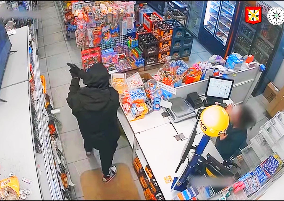 В Чехии продавщица «вечерки» оставила грабителя в дураках: видео