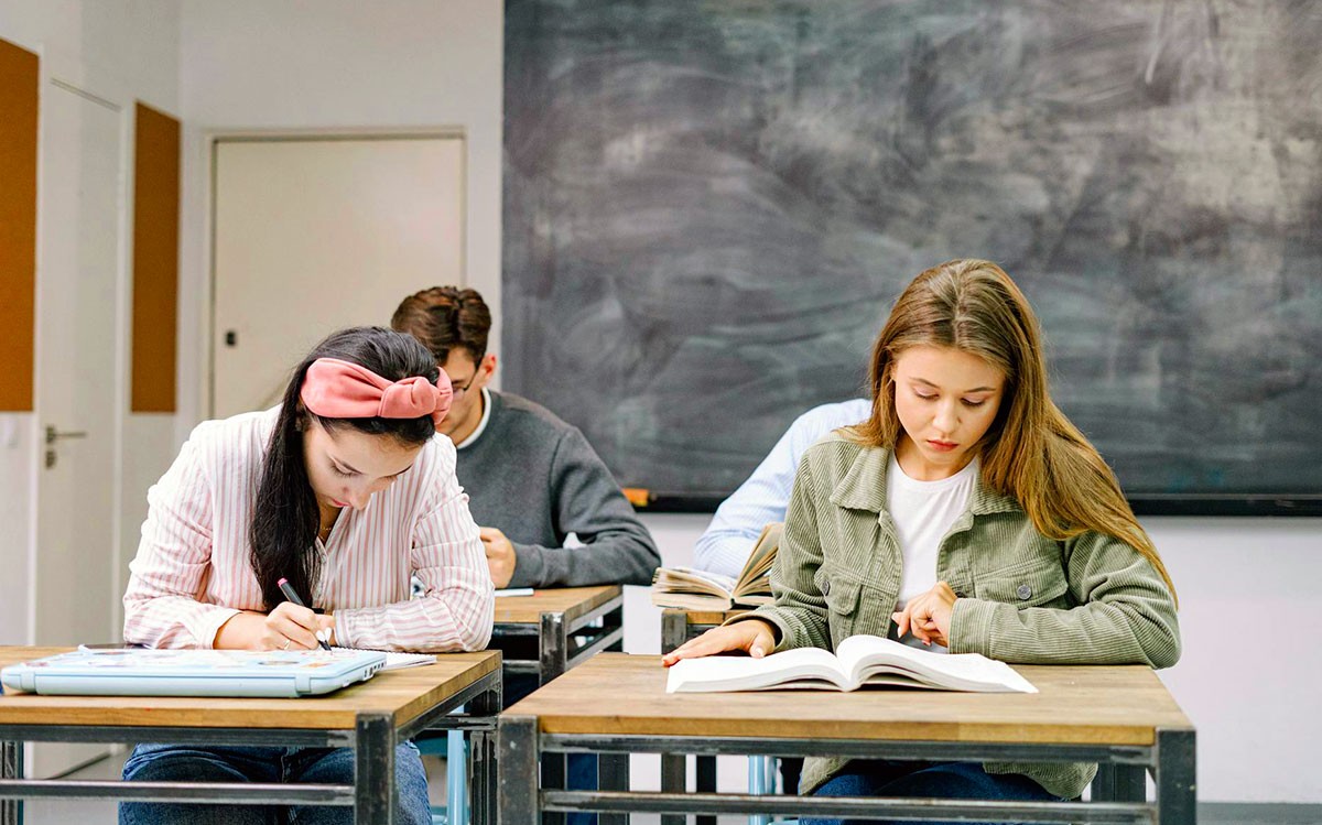 Родители в Чехии возмущены, что на вступительных экзаменах иностранцы обходят их детей