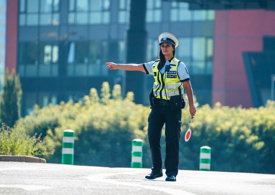 Гениально: в Чехии лишенные прав водители ехали друг за другом на «ведрах с гайками»