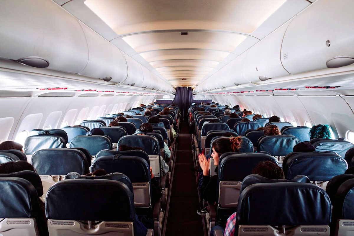 Турецкие авиакомпании начали штрафовать пассажиров, встающих до остановки самолета