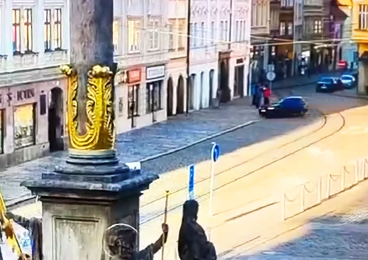 Полиция назвала гражданство и мягко наказала дрифтера, едва не сбившего людей